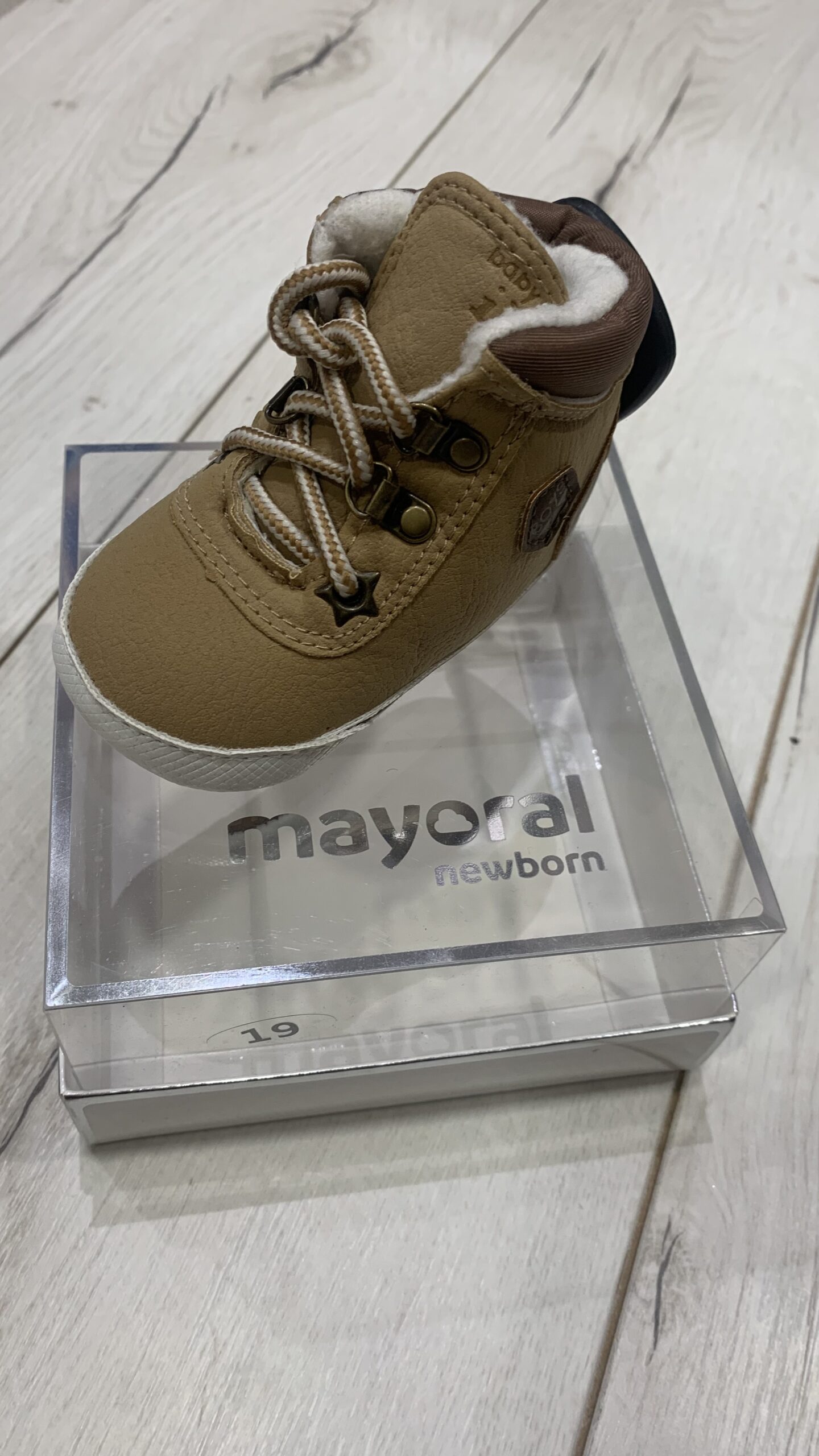 BOTITA PARA BEBÉ COLOR ARENA