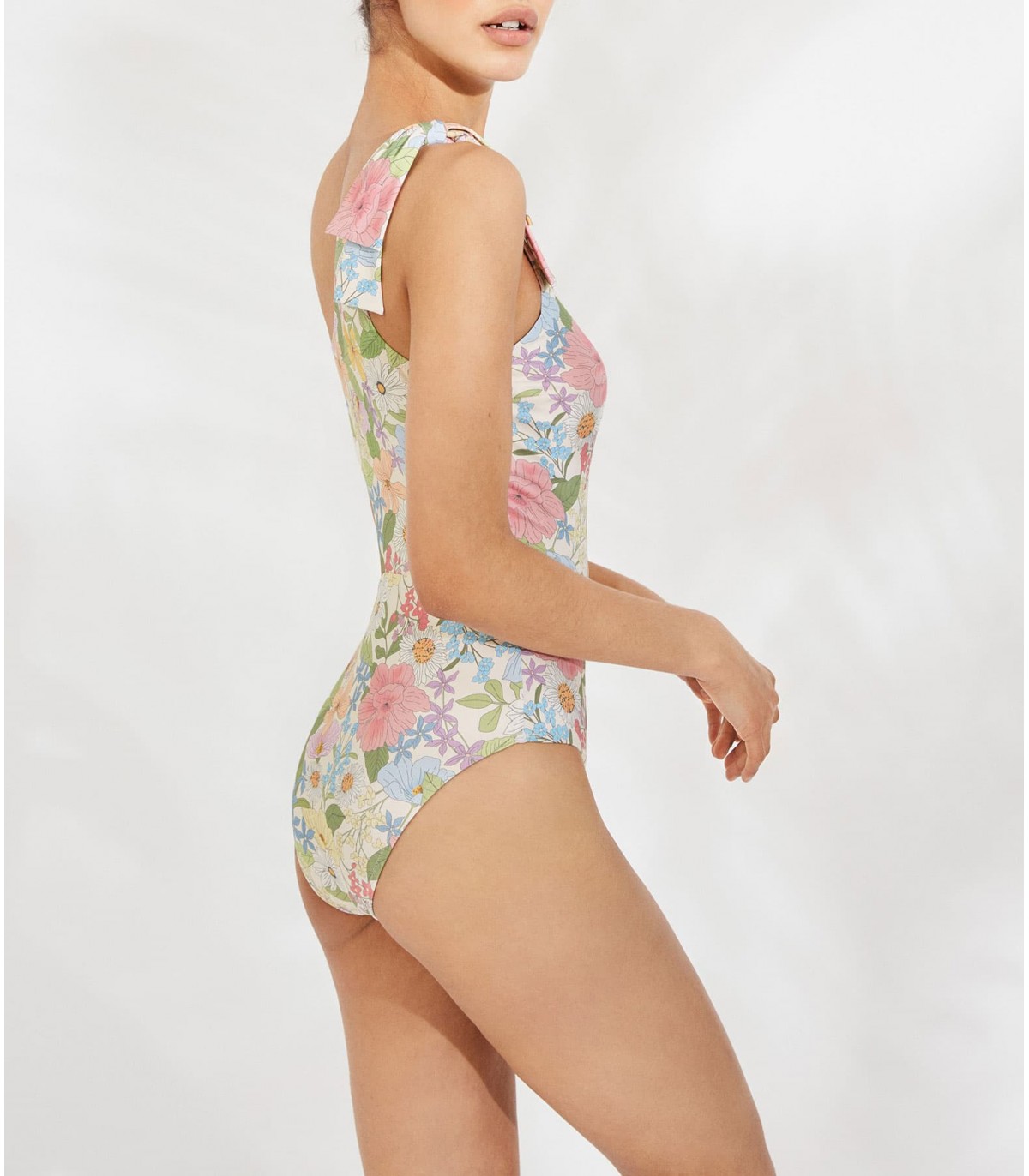 BAÑADOR ESCOTE BARRIGA FLORES