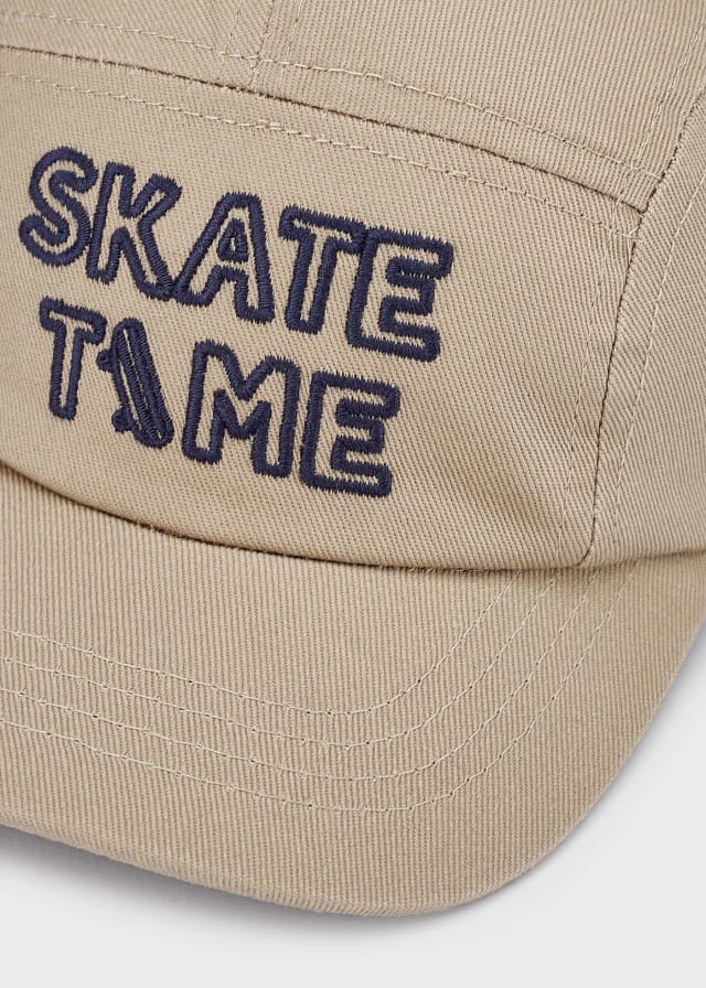 GORRA CON MOTIVO ESTAMPADO EN ALGODÓN PARA NIÑO